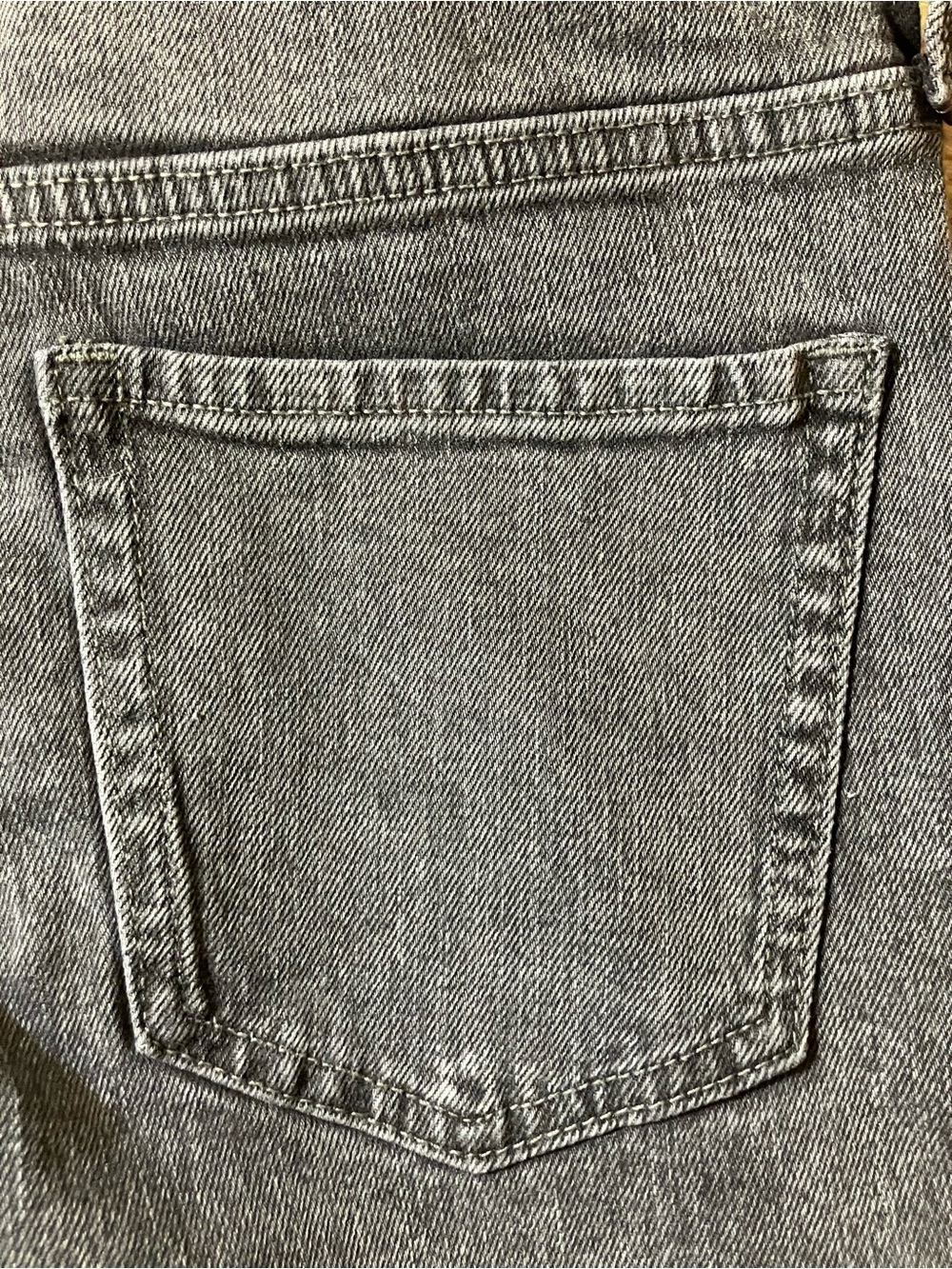 Old Navy Straight Leg Jeans in Light Gray Wash